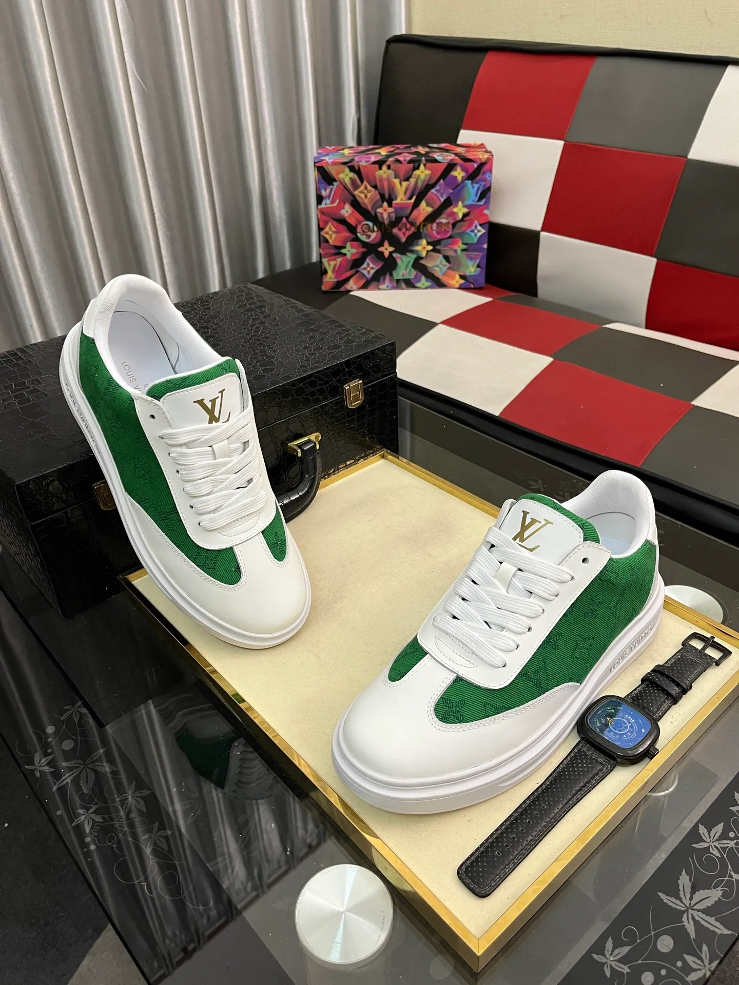 Men's shoes 💰540⌚️⌚️ Louis vuitton/LV Louis Vuitton 》Original quality.~ Unique modern style sneakers. 🏃A must-have casual shoe for trendy men😍😍 Original brand imported from Italy, imported original leather, sheep lining (refuses to discolor and grind feet) Sole: Original sole provided by the original factory, French lazy style design ⚠️Fit to the feet, original quality, super comfortable original sole. Code number: 38-445️⃣Colors available